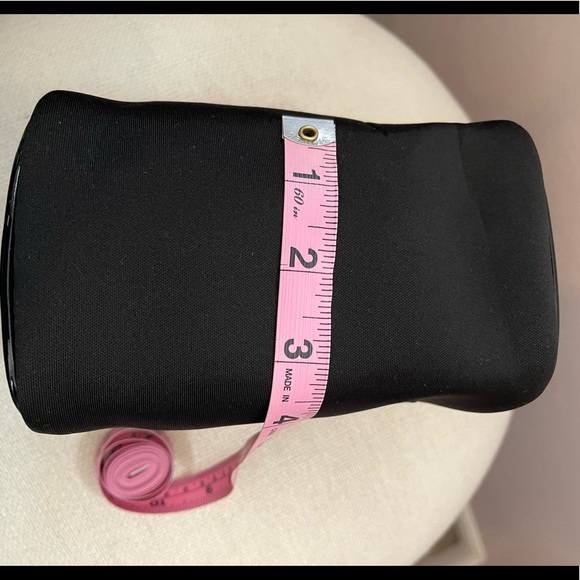 New Victoria’s Secret Sport neoprene wristlet - Picture 4 of 7